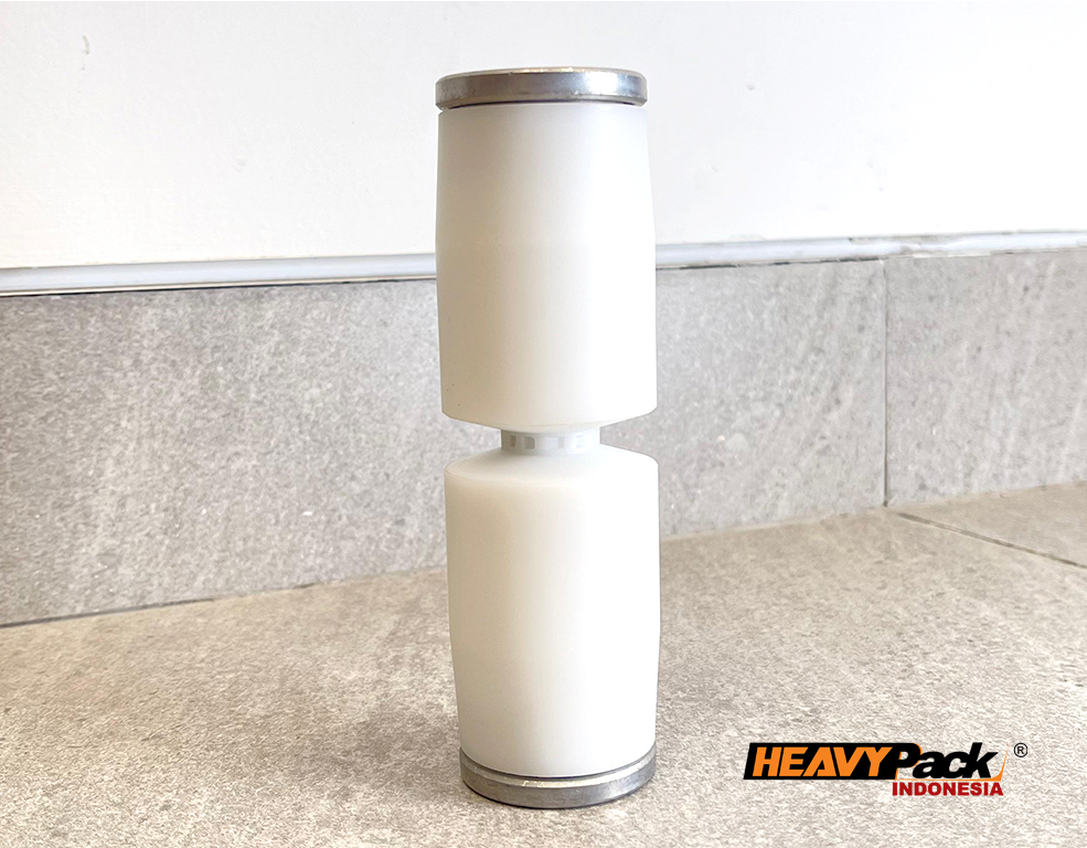 menggerakkan dan menopang belt conveyor agar kemasan bisa berjalan mulus menuju area sealing, menjaga ketegangan belt, serta memastikan pergerakan kemasan stabil dan tidak tersendat.